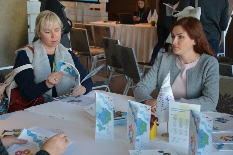 Представники УФСІ презентували роботу фонду на наймасовішому в Україні форумі громадських організацій