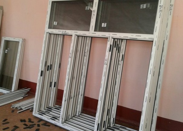 У Токмаку в школі №5 замінено всі вікна у 25-и класах