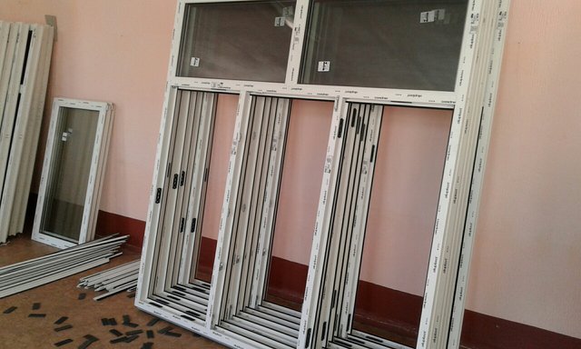 У Токмаку в школі №5 замінено всі вікна у 25-и класах