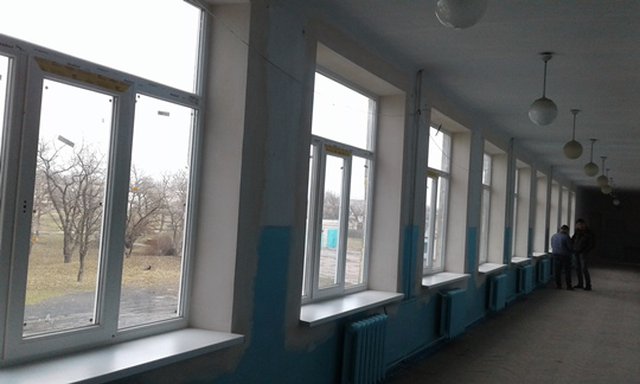 Завдяки проекту УФСІ в школі смт Комиш-Зоря замінено 110 вікон
